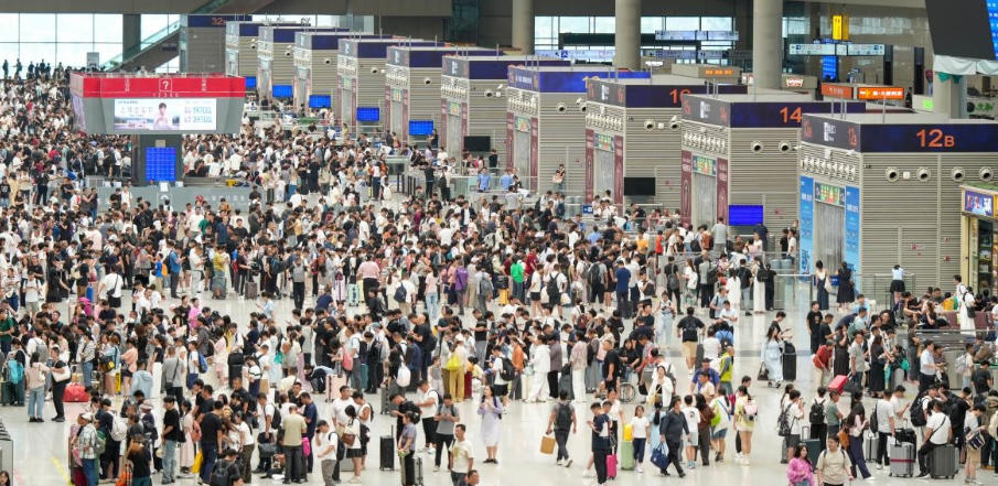 迎來客流高峰，國鐵鄭州局加開臨客列車134列